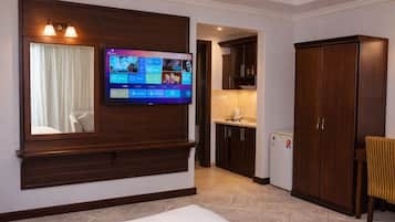 Superior Studio | Minibar, blackout curtains, soundproofing, iron/ironing board