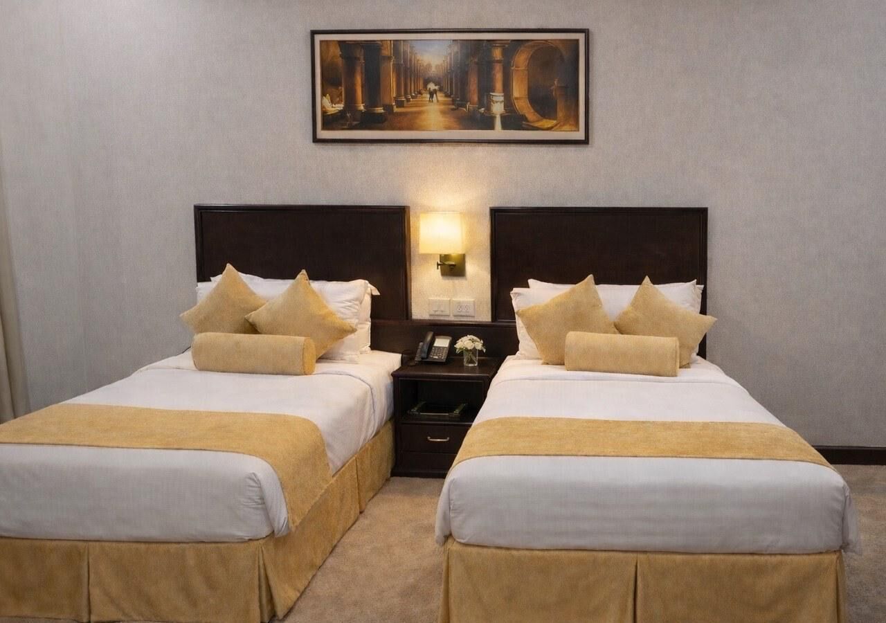 Habitación básica con 2 camas individuales | Minibar, cortinas blackout y insonorización 