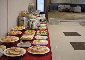 Free daily buffet breakfast