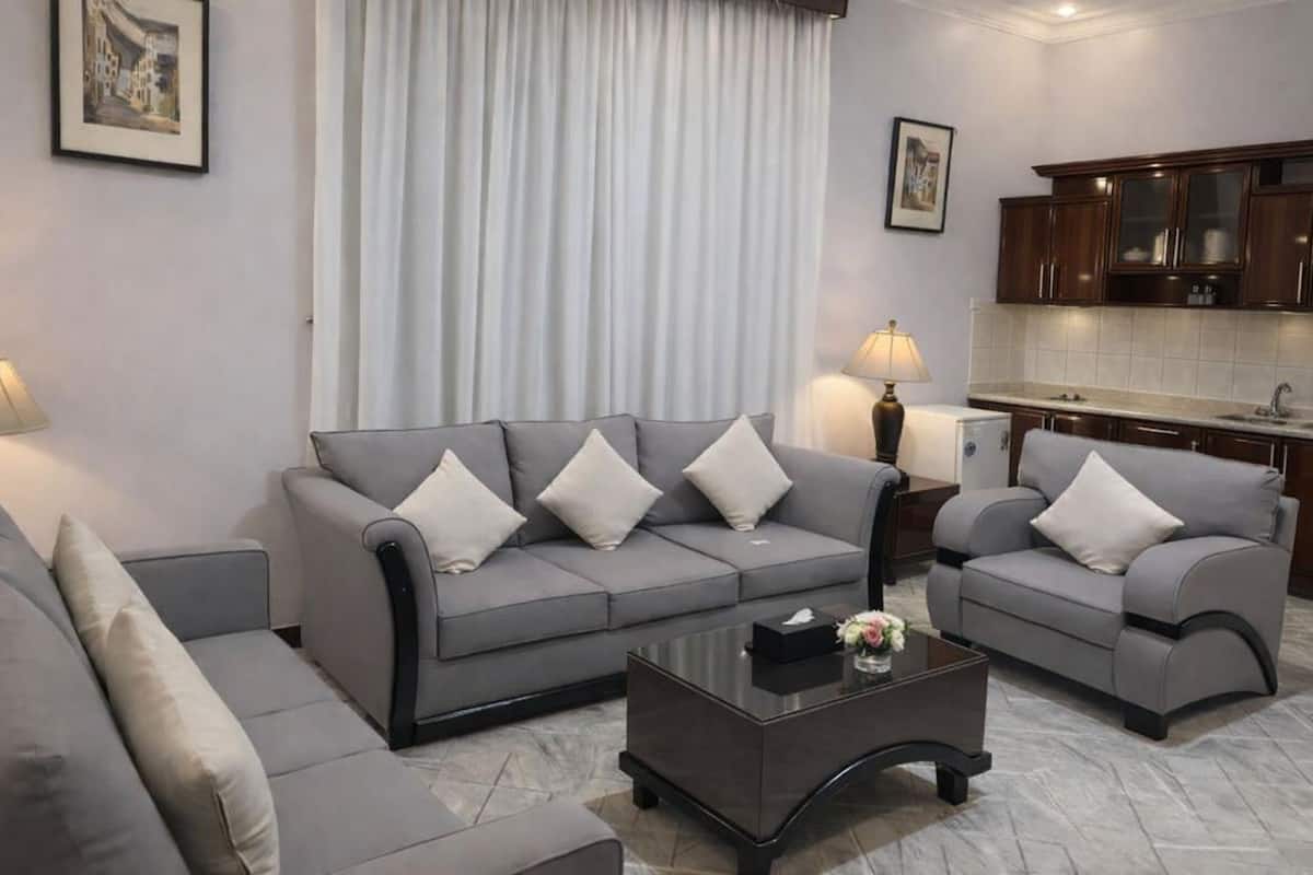 One-Bedroom Suite | Living area | 40-inch Smart TV with cable channels