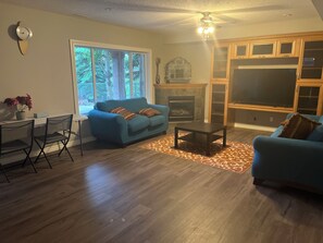 Smart TV, fireplace, table tennis