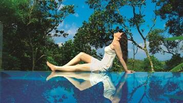 Área de tratamiento exterior, tratamientos ayurvédicos, masajes