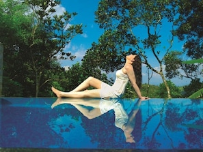 Zona de tratamientos al aire libre, tratamientos ayurvédicos, masajes