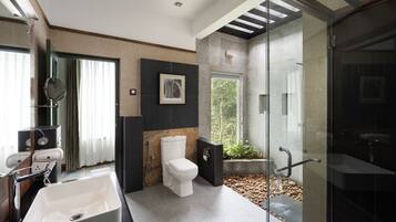 Deluxe Suite, Balcony, Garden View | Bathroom | Shower, rainfall showerhead, hair dryer, slippers