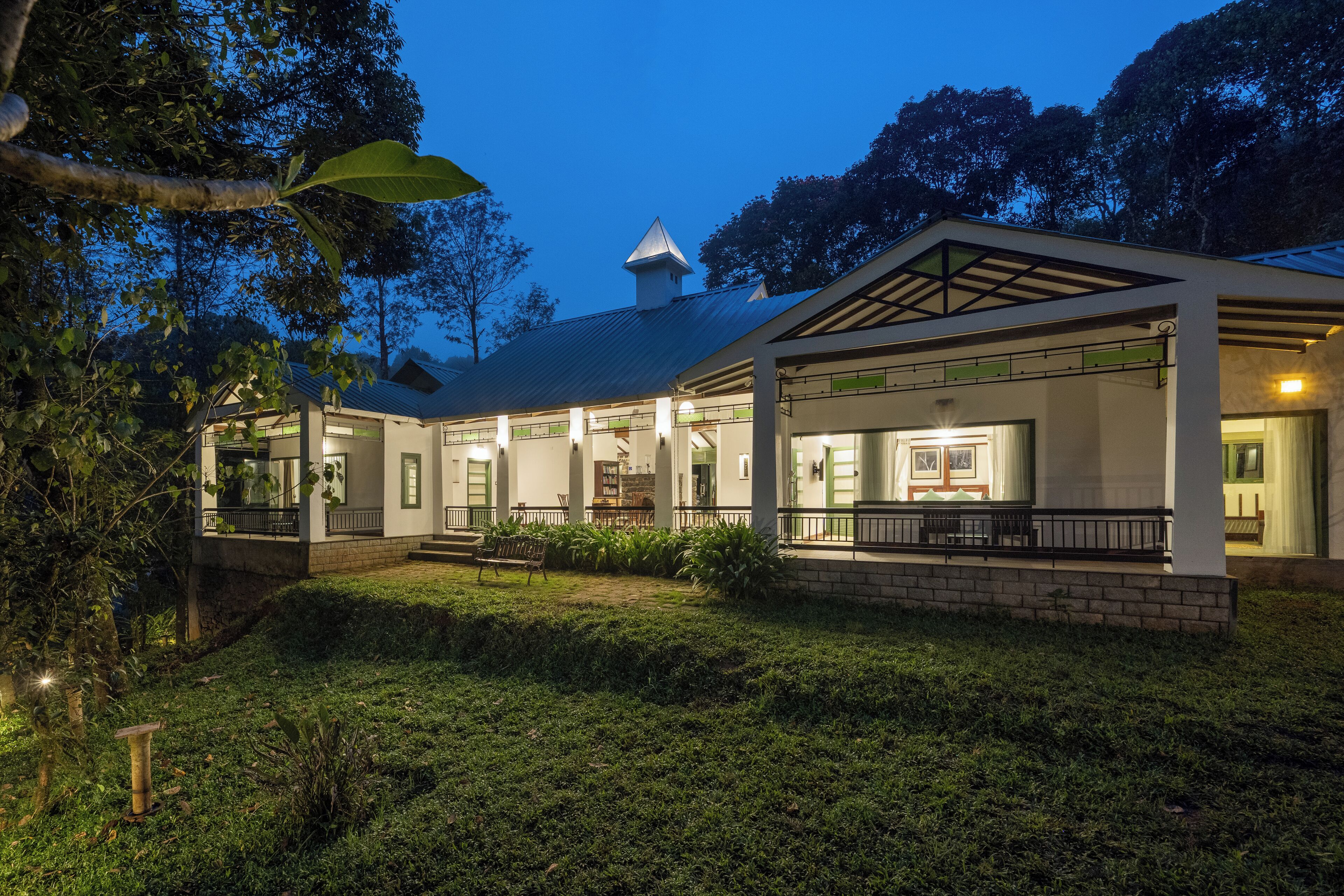 Deluxe Suite, Balcony, Garden View | Premium bedding, down comforters, pillowtop beds, minibar