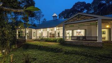 Deluxe Suite, Balcony, Garden View | Premium bedding, down comforters, pillowtop beds, minibar