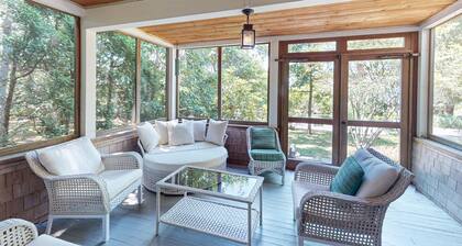 Coastal home with screened porch, W/D, & amazing location