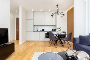 Ugn, kaffe- och tebryggare, vattenkokare och brödrost