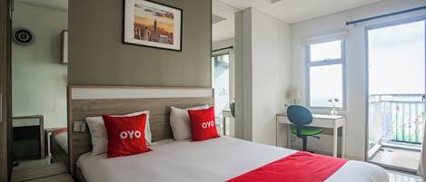 Habitación Deluxe doble | Espacio para trabajar con un portátil, wifi gratis, ropa de cama