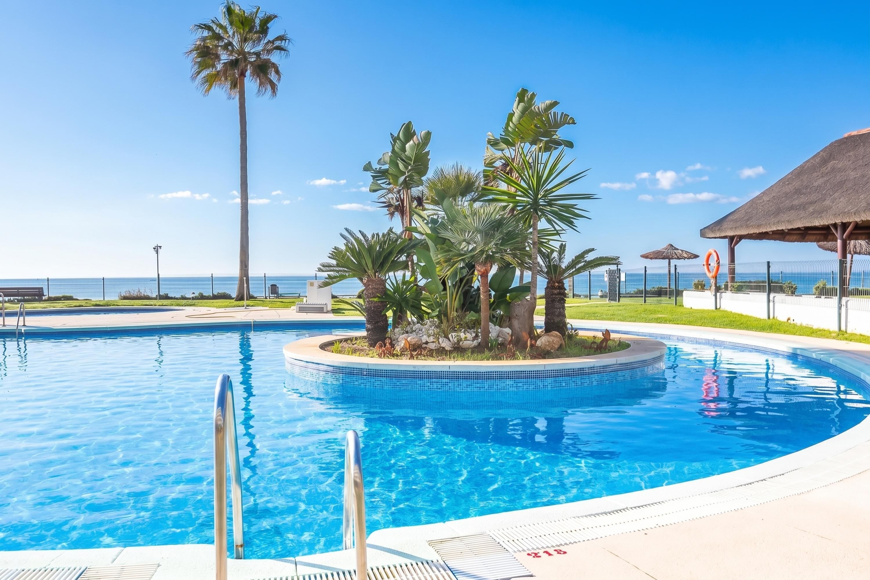 Appartement familial, plusieurs chambres, 2 salles de bains (Mi Capricho Modern Sunshine) | Piscine | Piscine extérieure en saison
