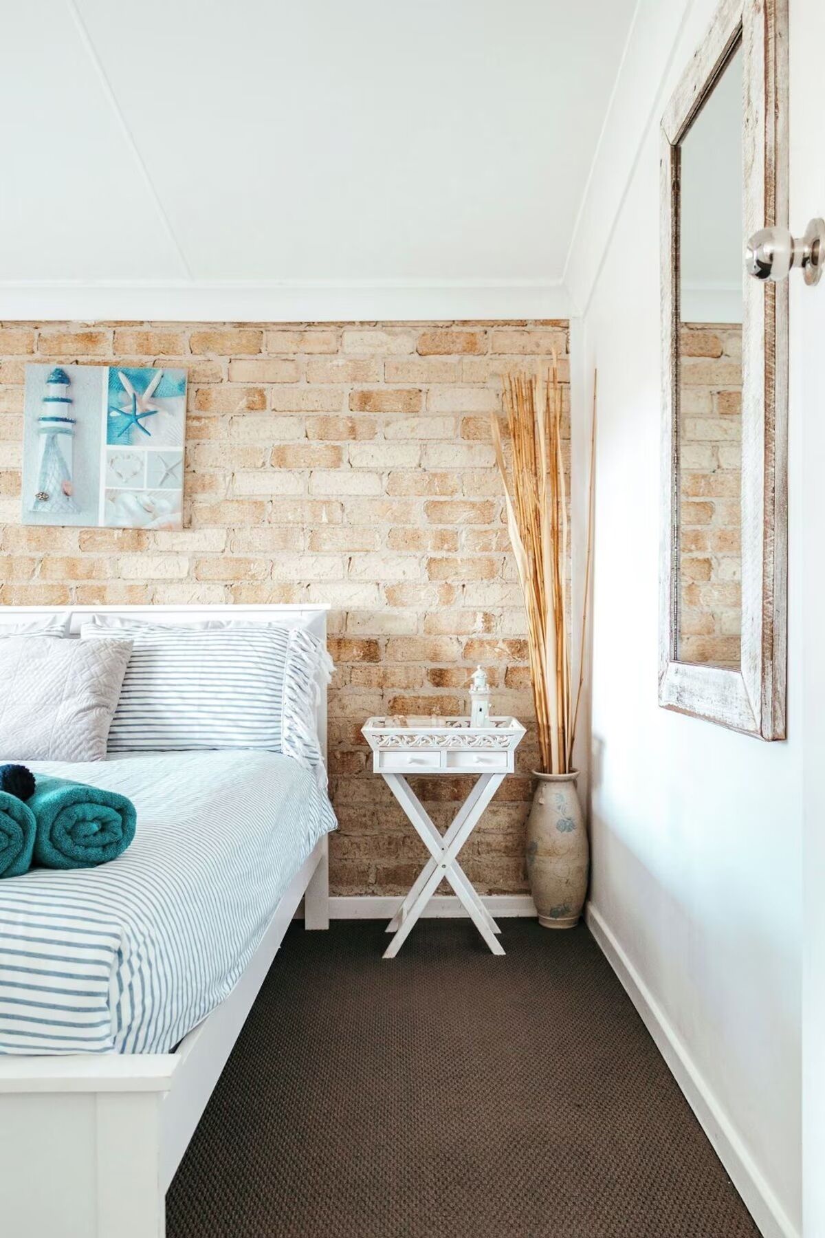 4 bedrooms, desk, iron/ironing board, travel cot
