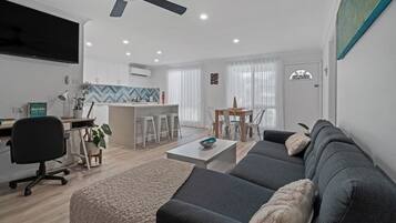 Smart TV, fireplace