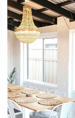 Dining - Driftwood Callala Plus+ - The Perfect Jervis Bay Retreat for up to 10 guests! 🐋 (Callala Bay)