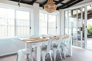 Dining - Driftwood Callala Plus+ - The Perfect Jervis Bay Retreat for up to 10 guests! 🐋 (Callala Bay)