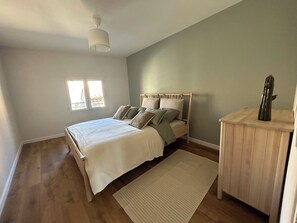 5 chambres, fer et planche à repasser, lit parapluie, Wi-Fi gratuit
