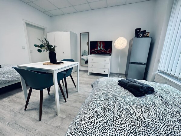 1 habitación, tabla de planchar con plancha, wifi y ropa de cama 