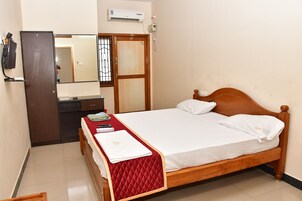 Triple Room | Individually decorated, individually furnished, cribs/infant beds