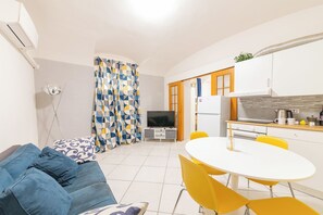 Smart TV - Accogliente Appartamento in Area Tranquilla a 10 Minuti di Metro dal Colosseo (Roma)