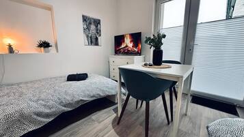 1 habitación, tabla de planchar con plancha, wifi y ropa de cama