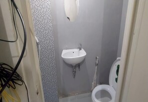 Dobbeltrom – deluxe | Bad | Dusj, regndusjhode, bidé og håndklær