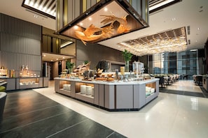 Desayuno completo diario (VND 600000 por persona)