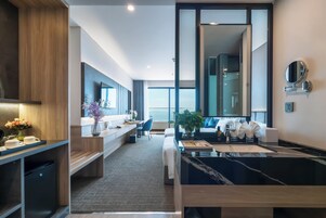 华丽客房, 2 张单人床, 海洋景观 (Ocean) | 高档床上用品、迷你吧、客房内保险箱、办公桌