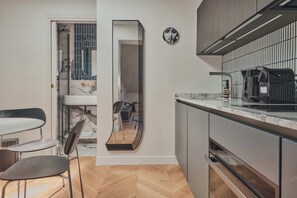 Appartement Deluxe - Royal blue 601 (Dernier étage) | Cuisine privée | Réfrigérateur, four, plaque de cuisson, grille-pain