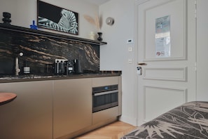 Studio Deluxe - Silver 401 | Cucina privata | Frigorifero, forno, piano cottura, tostapane