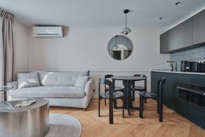 Apartment Deluxe - Chrome 502 | Living area - Nestay Sentier (Paris)