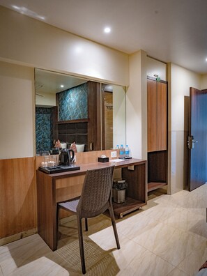 Super Deluxe Room | Free WiFi, bed sheets - Hotel Mourya Residency (Navi Mumbai)