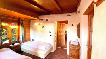 1 bedroom, in-room safe, iron/ironing board, free WiFi