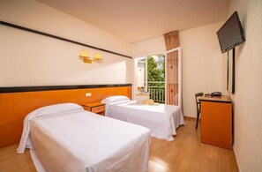 Desk, free WiFi, bed sheets - Hotel Boutique Can Colom (Lloret de Mar)