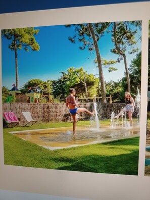 Children's area - Mobilhome Ile de Ré, elegant wood 32 m2. Direct beach access. Pets allowed (Le Bois Plage en  Ré)