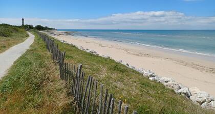 Mobilhome Ile de Ré, élégant bois 32 m2 . AccÚs direct plage. Animaux acceptés