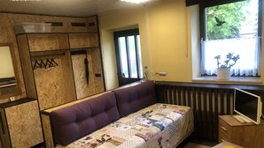 Interior - Radlerzimmer mit Separatem Bad Außerhalb des Zimmers. Sehr Gemütlich (Ziethen)