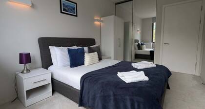 Stylish 1‑Bed Nr Ascot • Parking & Wi‑Fi