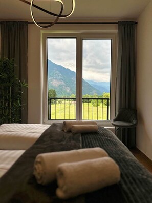 1 camera, una scrivania, Wi-Fi, lenzuola