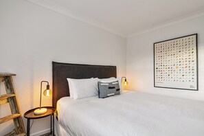 2 bedrooms, desk, iron/ironing board, travel cot