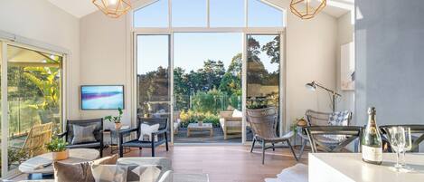 Smart-TV, peis og kontorer