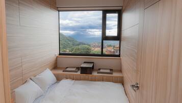 Double Room, Partial Sea View | Laptop workspace, free WiFi