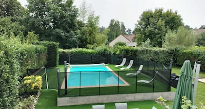 Magnifique Maison 8/10 Personnes à Rully. Piscine Privée. Terrain de Boule