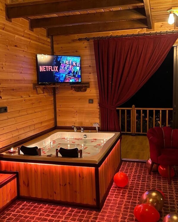 Suíte standard, vista para a montanha | 2 quartos, quartos à prova de som, Wi-Fi de cortesia