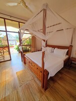 Caja de seguridad en la habitación, cortinas blackout y wifi gratis 