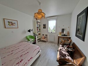 2 bedrooms, desk, iron/ironing board, free WiFi