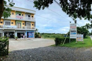 Unclassified image, 4 of 14, button - Jeanines Travellers Inn by RedDoorz (Morong)