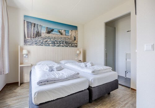 Beachside Villa + Sauna