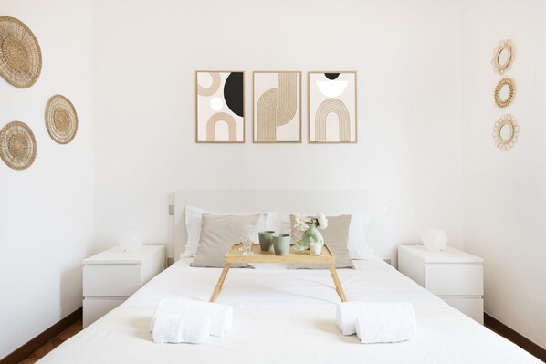 1 chambre, bureau, fer et planche à repasser, Wi-Fi