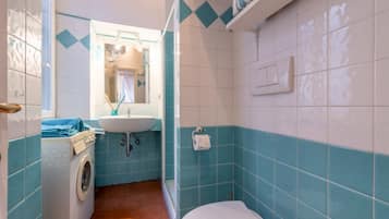 Doccia, asciugacapelli, bidet, asciugamani