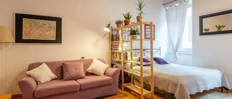 1 habitación, tabla de planchar con plancha, wifi y ropa de cama