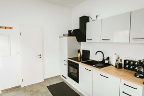 Køleskab, ovn, kogeplade, opvaskemaskine